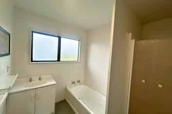 47 McRobbie Road, Kingseat