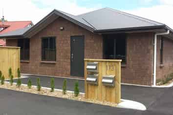 6/173 Knighton Road, Hillcrest