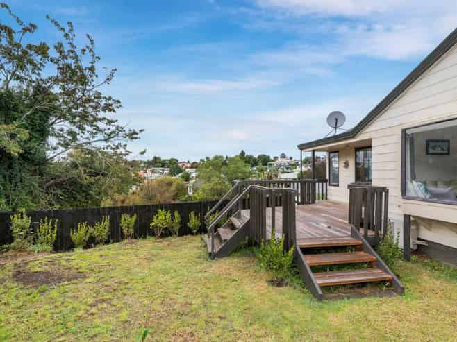 15 Ferndown Close, Brookfield