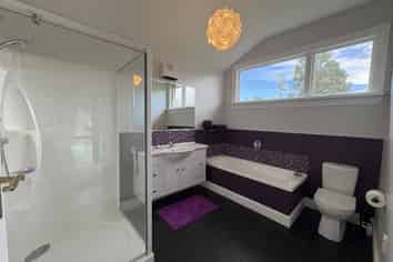 5669A West Coast Road, Springfield