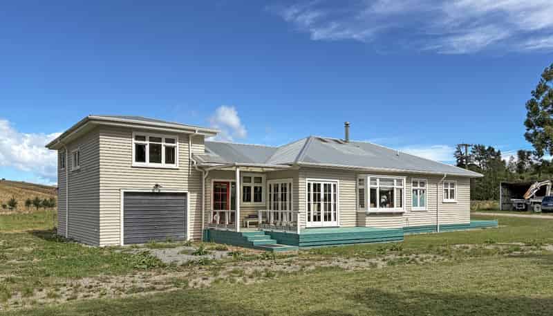 5669A West Coast Road, Springfield