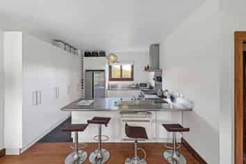 5669A West Coast Road, Springfield