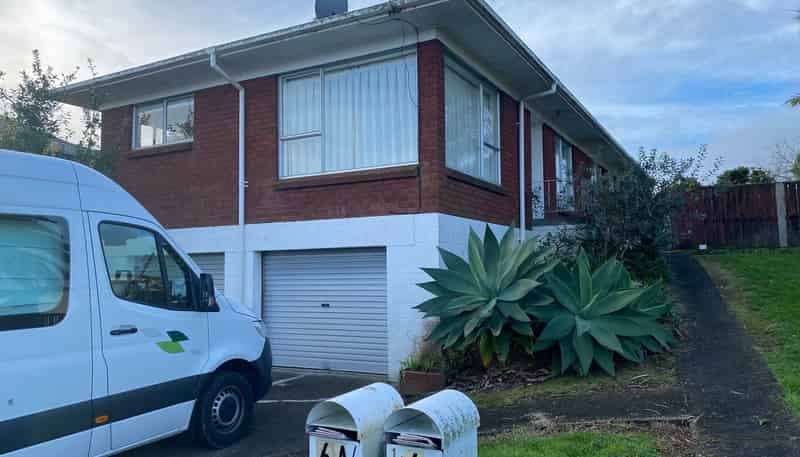 1/ Hedge Row, Sunnyhills