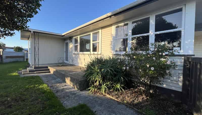 1 Dampier Avenue, Awapuni