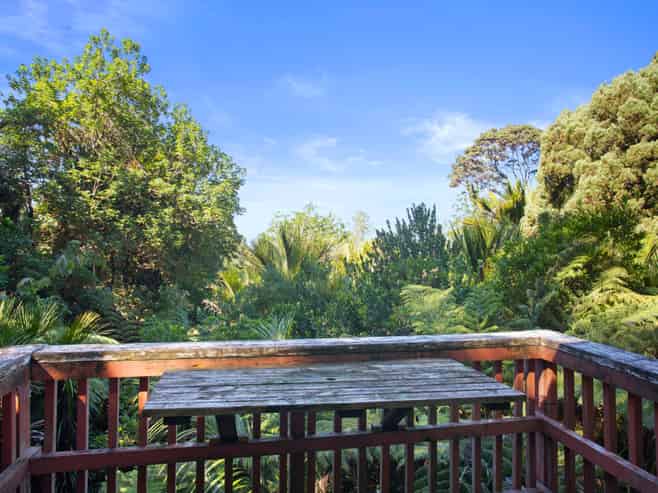 45 Takahe Road, Titirangi