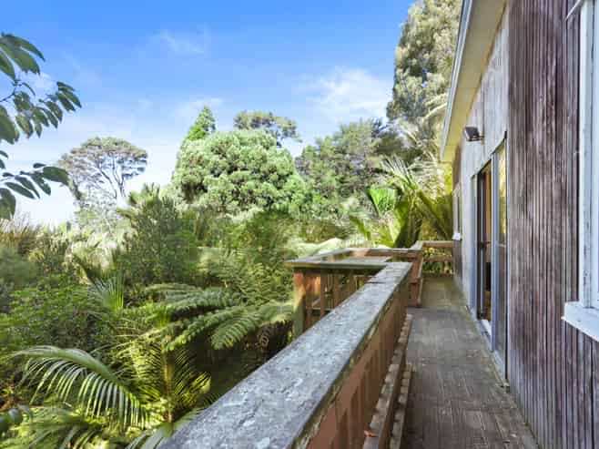 45 Takahe Road, Titirangi