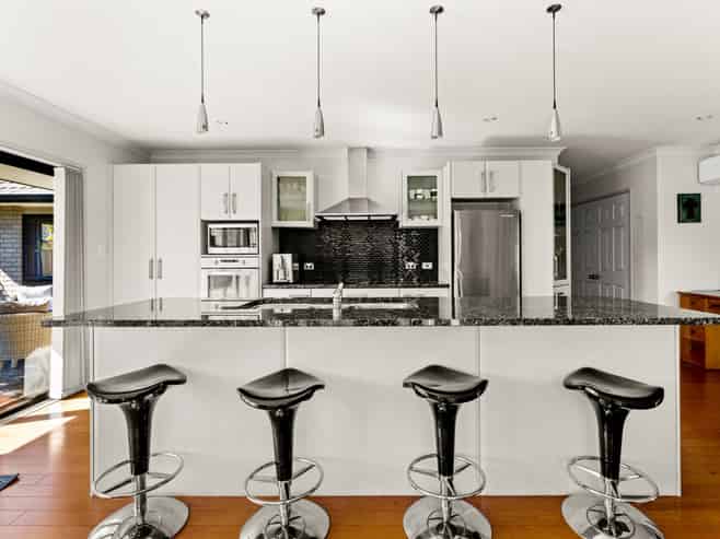 207 Frimley Oaks, Frimley