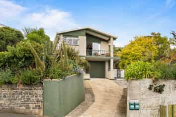 62 Easther Crescent, Kew