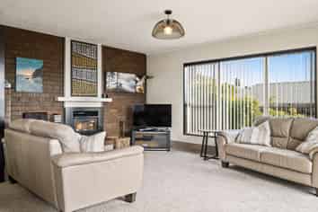 62 Easther Crescent, Kew