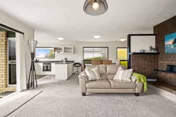 62 Easther Crescent, Kew