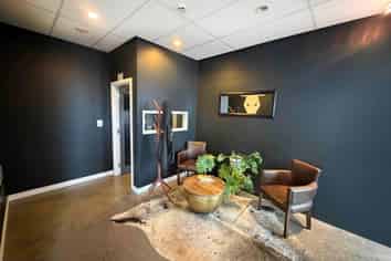 MODERN SALE STREET OFFICE
