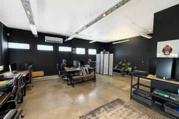 MODERN SALE STREET OFFICE
