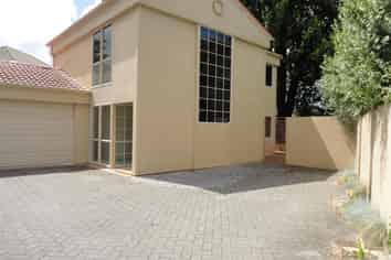 165b Fraser Street, Avenues