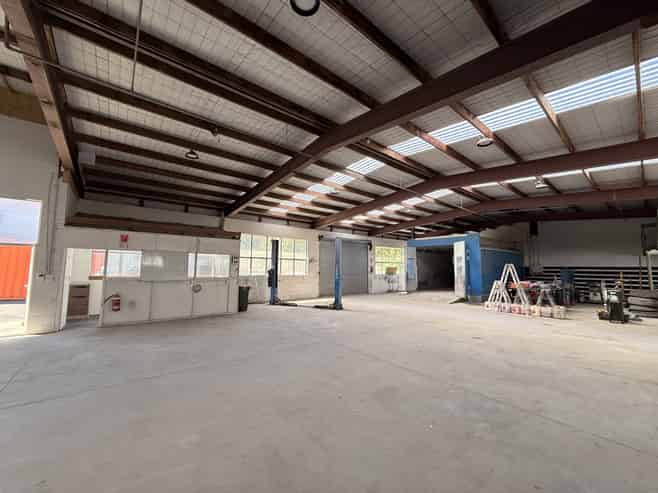 Functional Rosebank warehouse with yard options