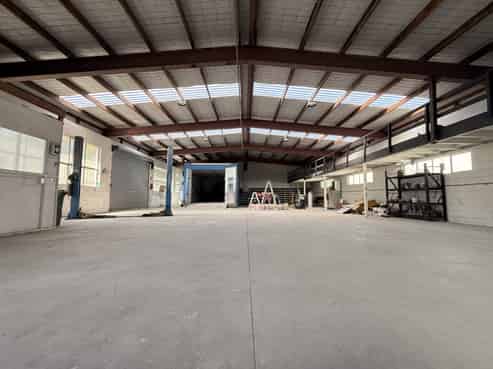 Functional Rosebank warehouse with yard options