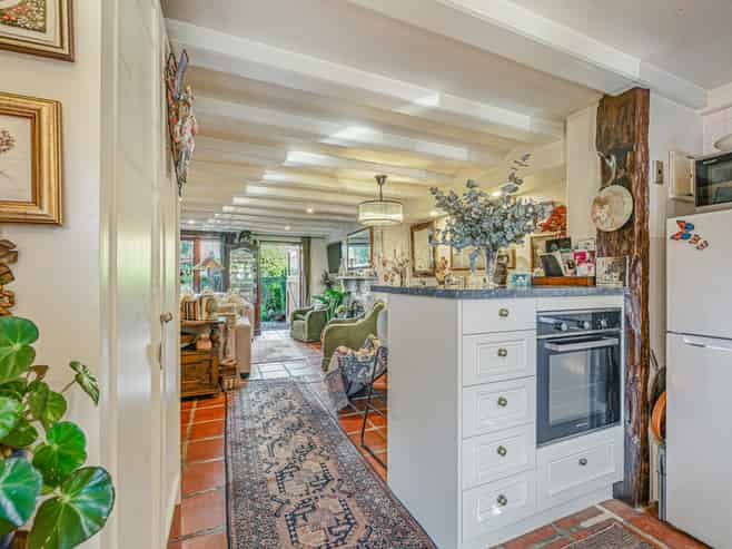 4/6 Quiet Woman Way, Monaco