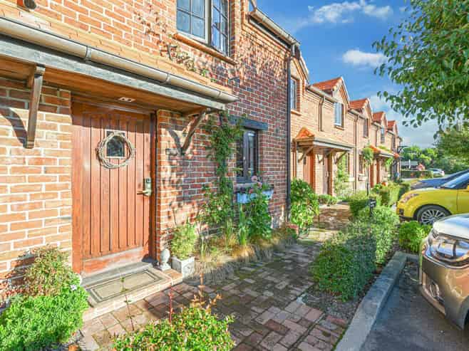 4/6 Quiet Woman Way, Monaco