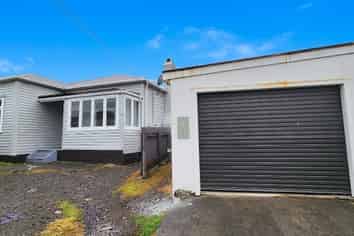 9 Mahoe Street, Strandon
