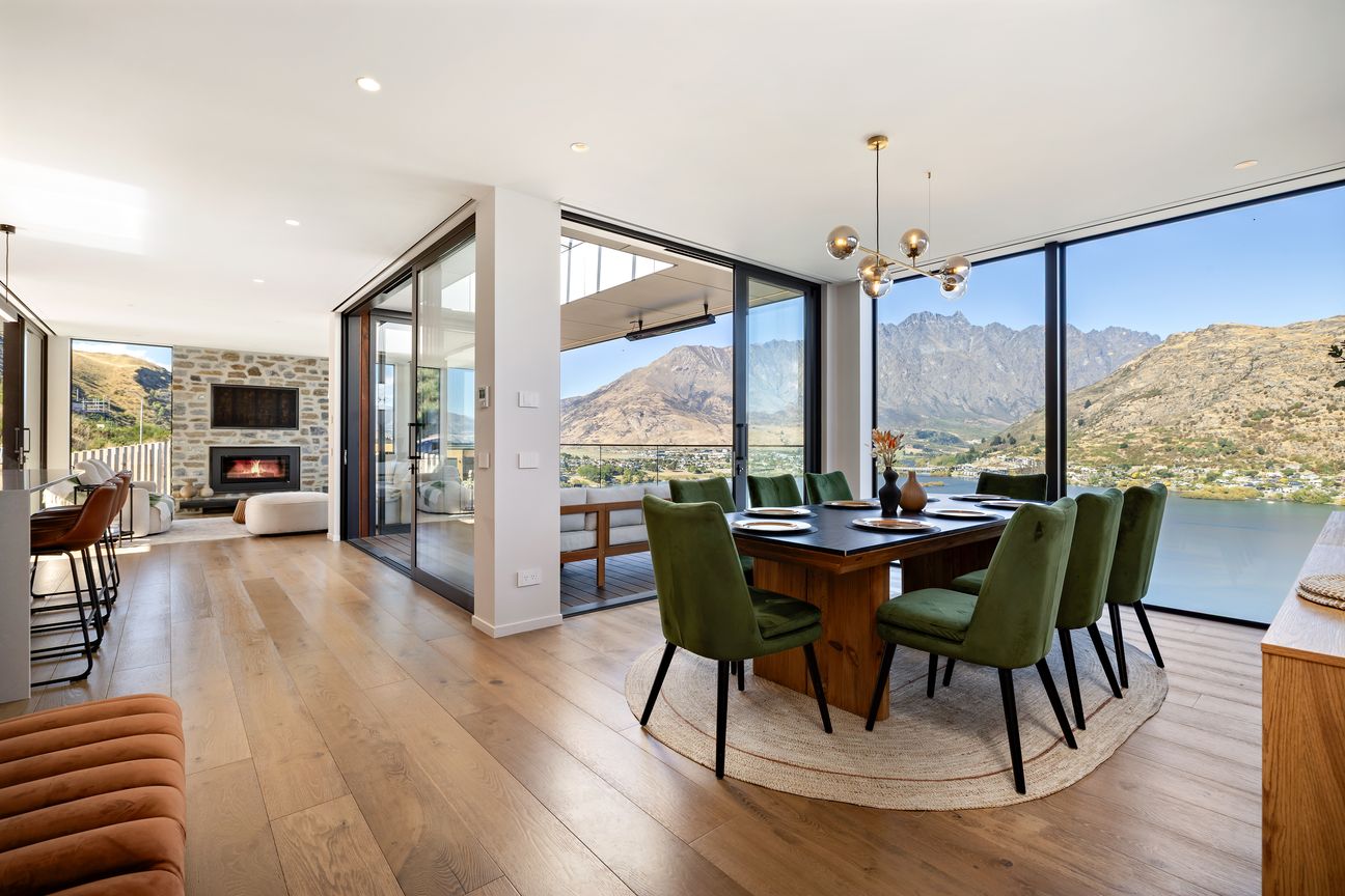 Architectural Elegance, Unmatched Views - Altro