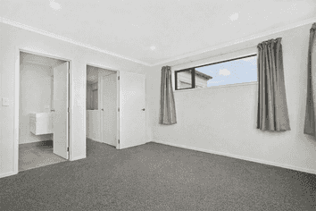 12 Springside Court, Huntington