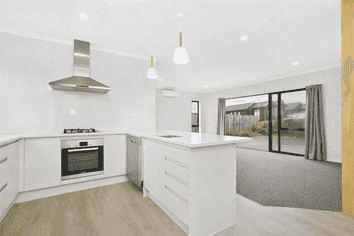 12 Springside Court, Huntington