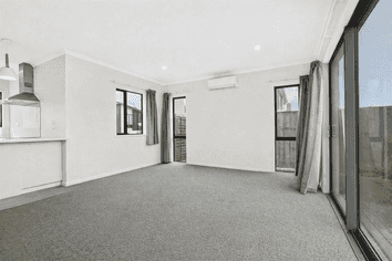 12 Springside Court, Huntington