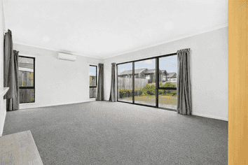 12 Springside Court, Huntington