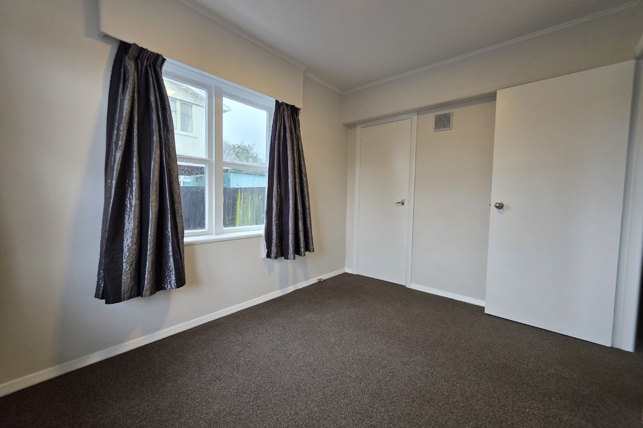 Central in Upper Hutt - Meer