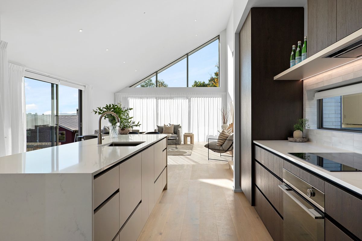 Custom-Designed Luxury Living in Bowenvale - Vista 5