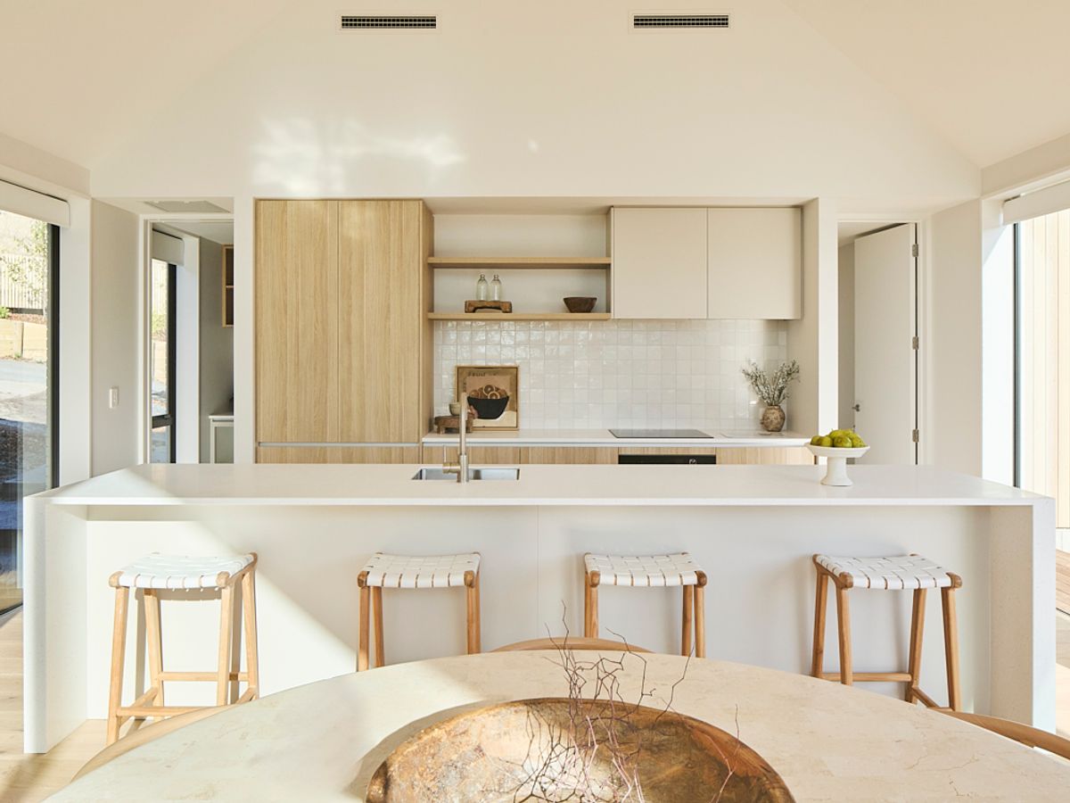 Custom-Designed Luxury Living in Bowenvale - Vista 4