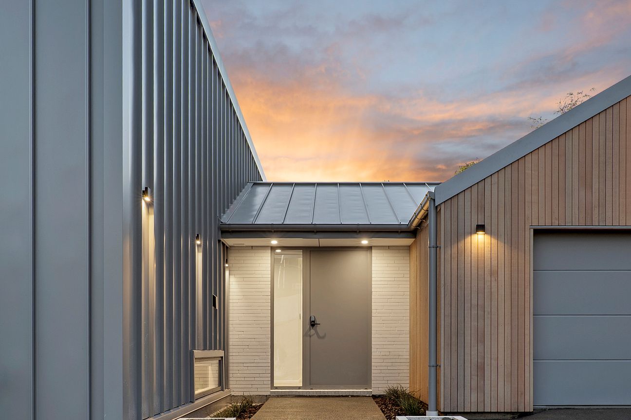 Custom-Designed Luxury Living in Bowenvale - Aktar