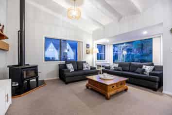 10 Fenside Street, Waikanae Beach