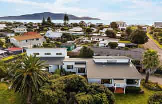 10 Fenside Street, Waikanae Beach