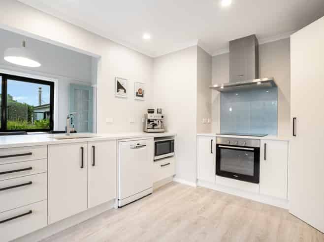 10 Fenside Street, Waikanae Beach