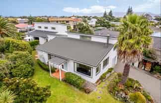 10 Fenside Street, Waikanae Beach