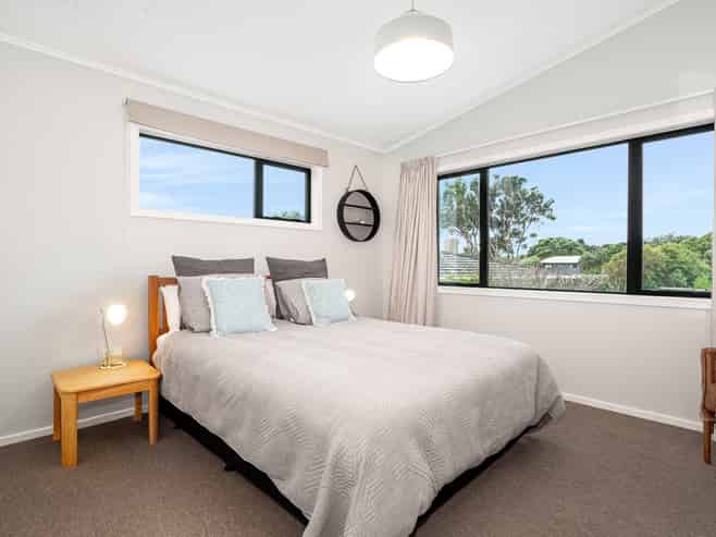 10 Fenside Street, Waikanae Beach