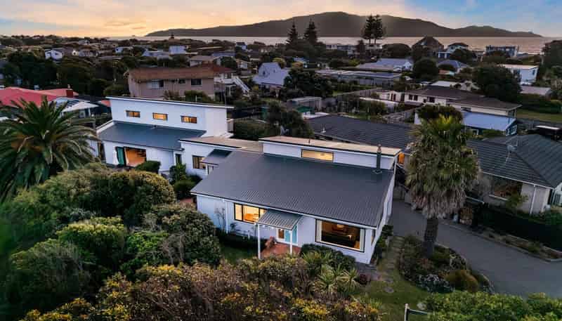 10 Fenside Street, Waikanae Beach