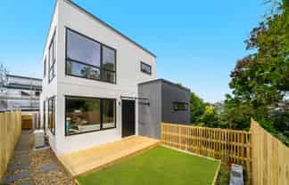 6a/16E Dallinghoe Crescent, Milford