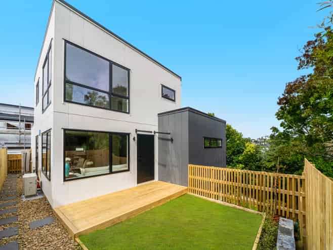 6a/16E Dallinghoe Crescent, Milford