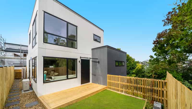 6a/16E Dallinghoe Crescent, Milford