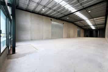 Brand New Customisable Drury Trade Units | 464 m2