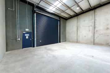 Brand New Customisable Drury Trade Units | 464 m2