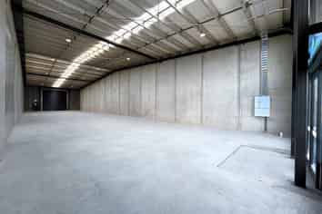 Brand New Customisable Drury Trade Units | 464 m2