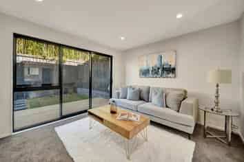 8/106 Triangle Road, Massey