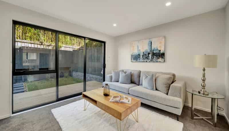 8/106 Triangle Road, Massey