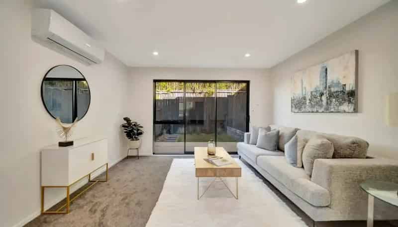 8/106 Triangle Road, Massey