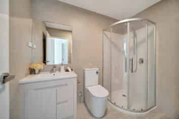 8/106 Triangle Road, Massey