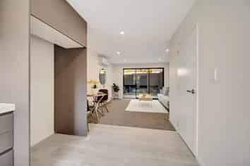 8/106 Triangle Road, Massey