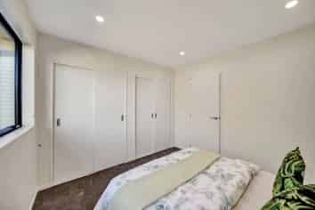 8/106 Triangle Road, Massey