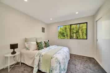 8/106 Triangle Road, Massey